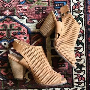 Vince Camuto Jace Peep Toe Sandal Sz 8